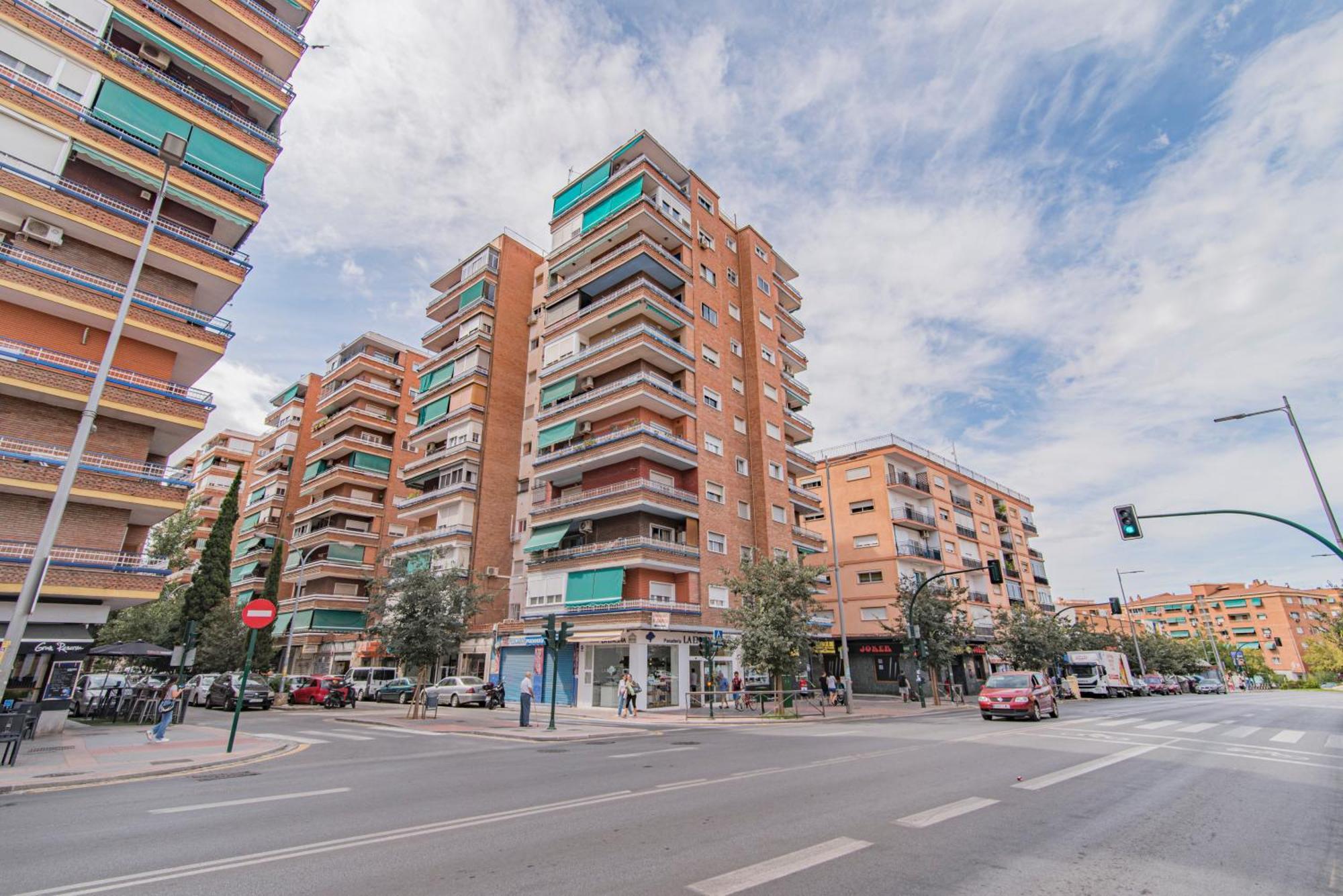 Delfin Retreat Con Terraza Junto A Parada De Metro Granada Bagian luar foto