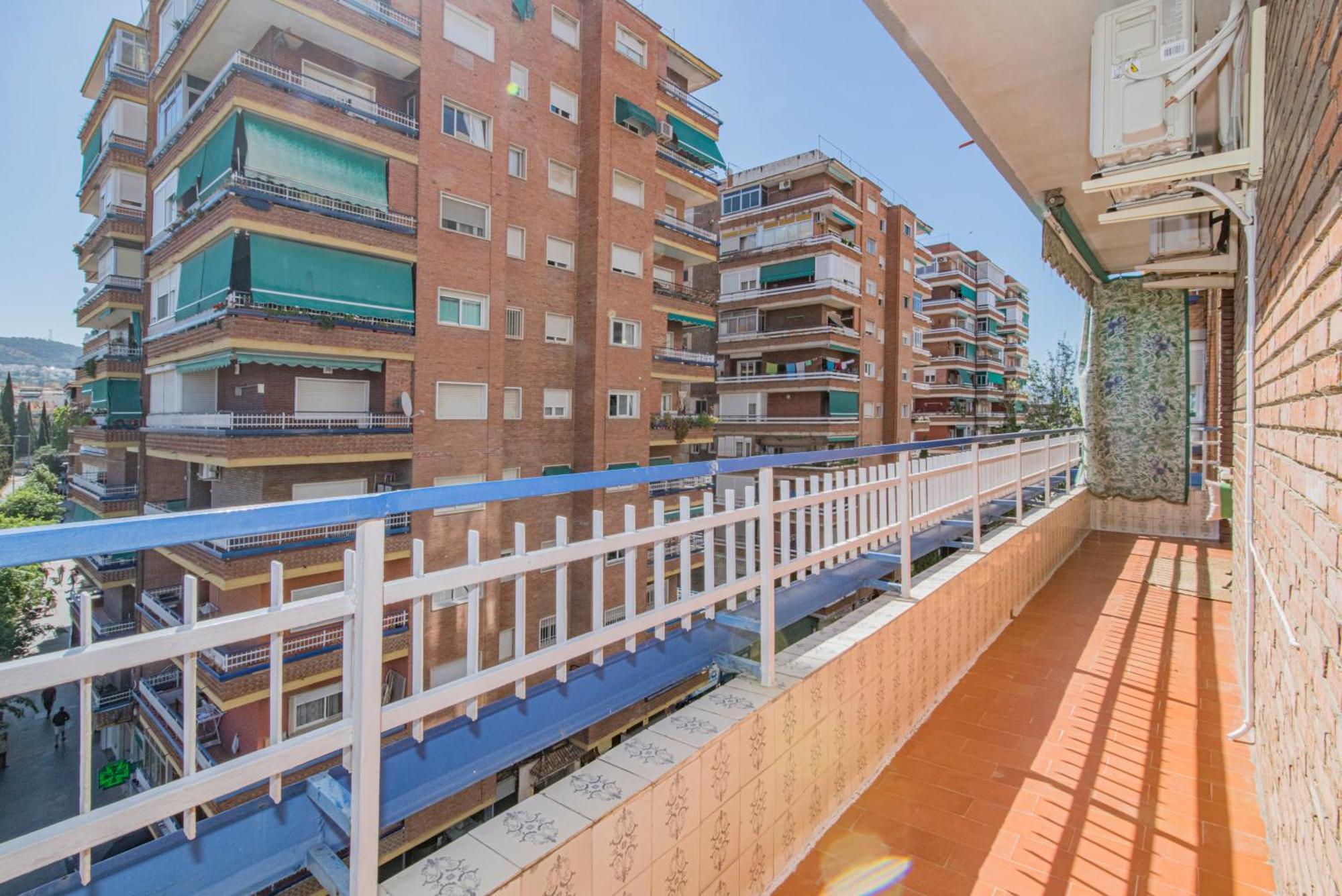 Delfin Retreat Con Terraza Junto A Parada De Metro Granada Bagian luar foto