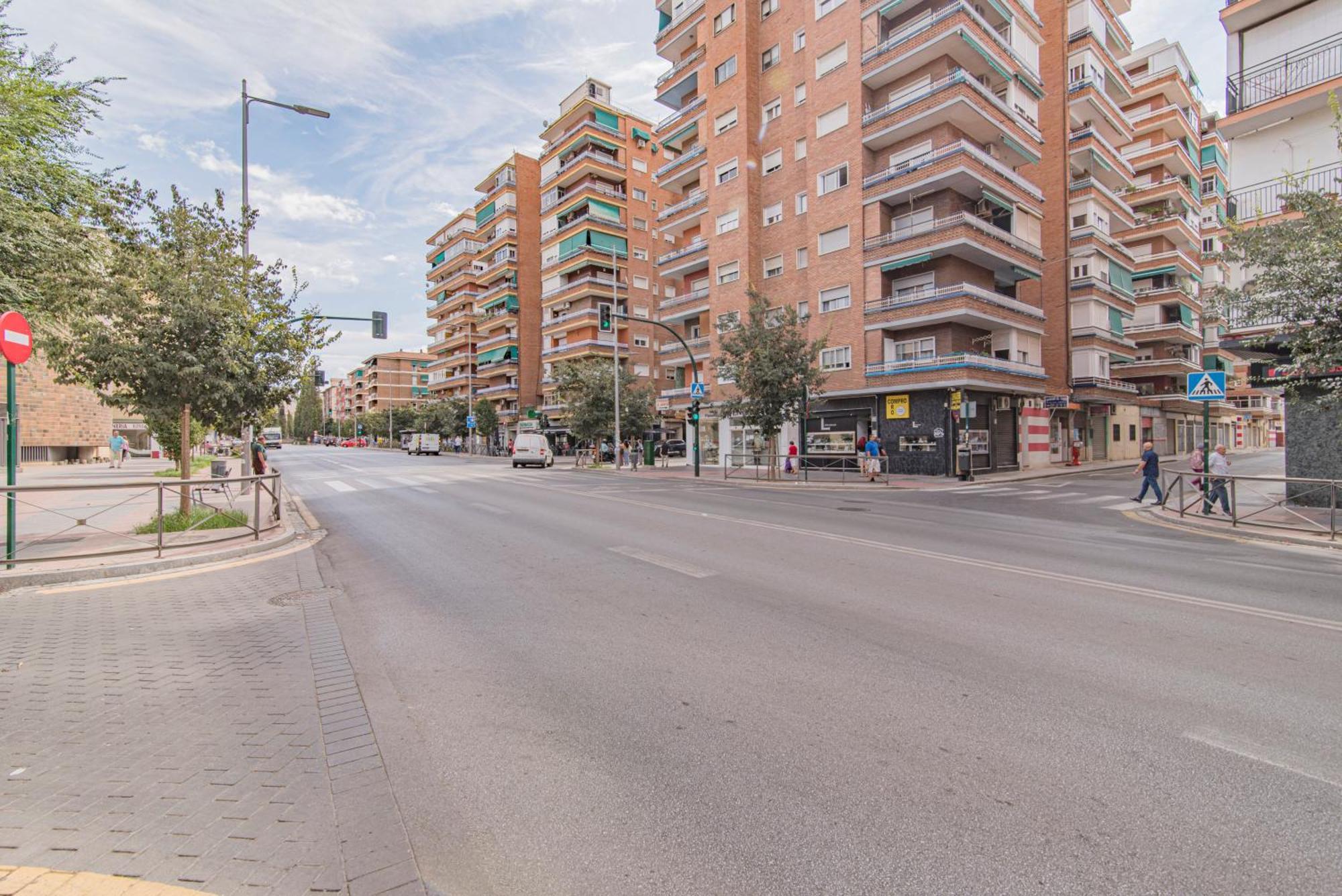 Delfin Retreat Con Terraza Junto A Parada De Metro Granada Bagian luar foto