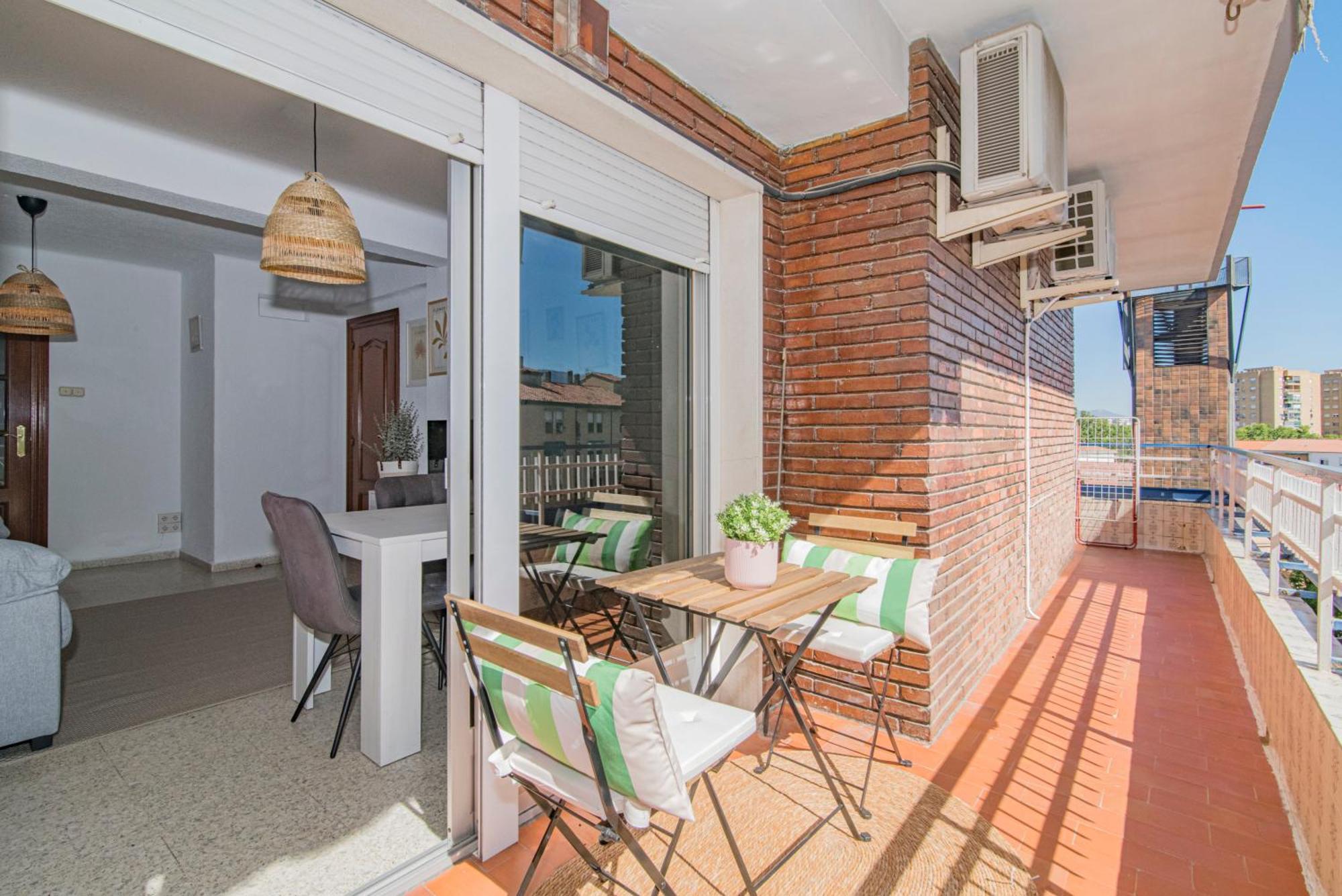 Delfin Retreat Con Terraza Junto A Parada De Metro Granada Bagian luar foto